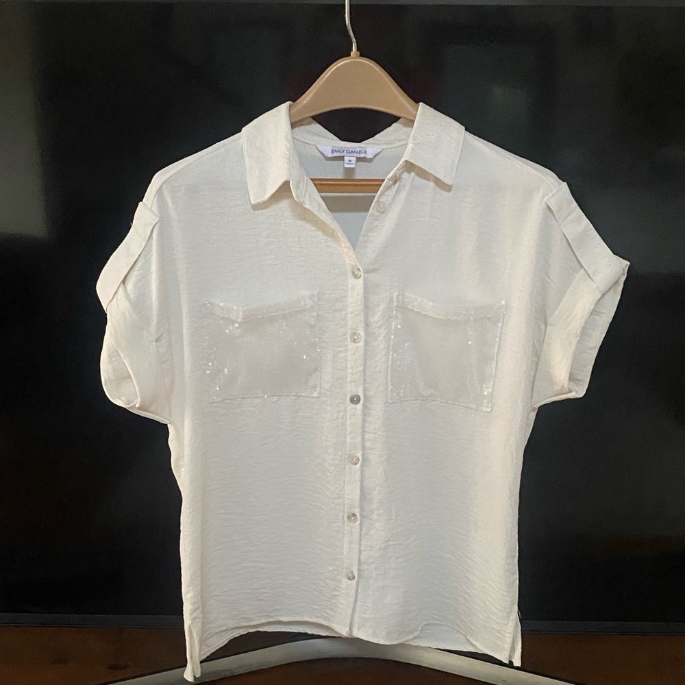 NWOT Emily Daniel’s Women S Collared Ivory Blouse With  Sequined Front Pockets